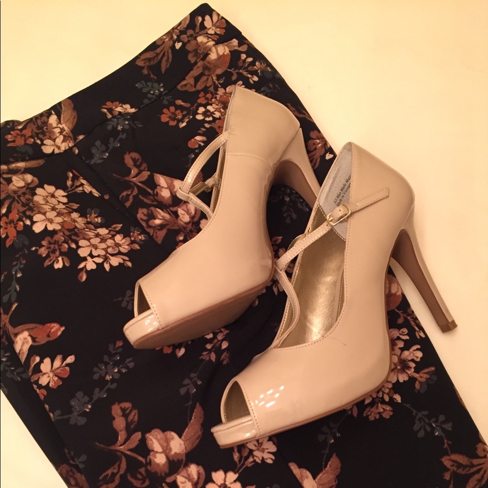 🍁 AUDREY BROOKE - Like New - Nude Heels 🍂
